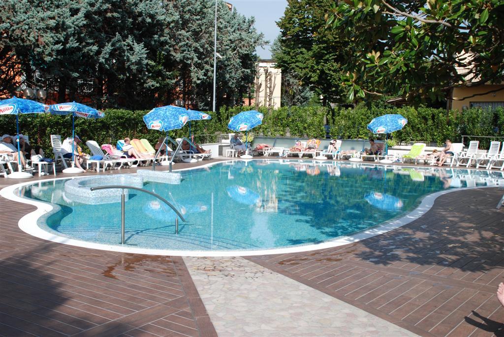 Hotel Bisesti ***S غارْدا المظهر الخارجي الصورة